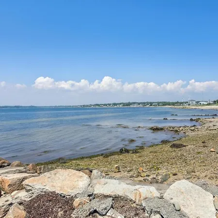 Cozy Massachusetts Escape With Patio, Near Beaches! Villa